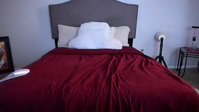 yiauana online show from October 13, 2025, 6:04 am