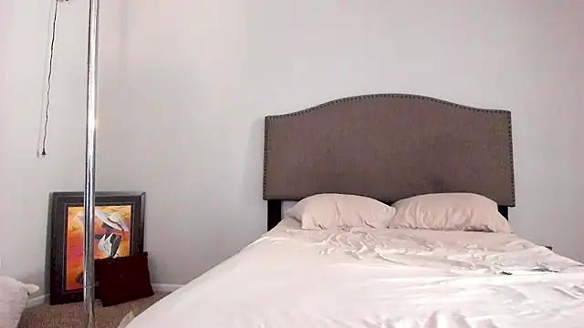 yiauana online show from October 16, 2025, 12:24 pm