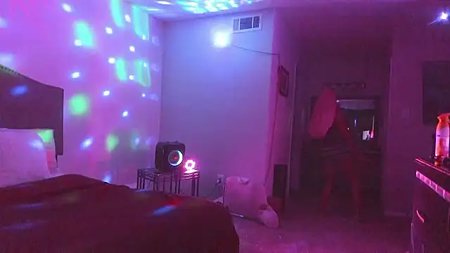 yiauana online show from February 18, 2026, 4:10 am