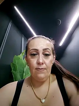 AvaLloyd online show from March 3, 2025, 3:38 am