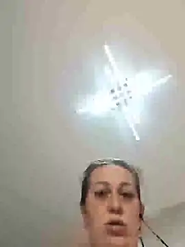 Snapshot of AvaLloyd chatting on July 2, 2026, 1:50 am AvaLloyd online show from July 2, 2026, 1:50 am