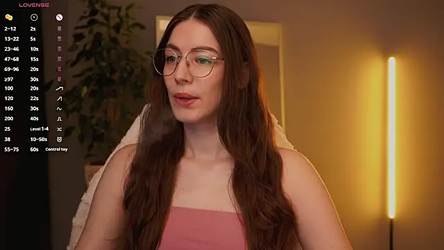 Ester Hill online show from November 4, 2025, 10:02 pm