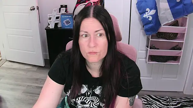 Snapshot of gennyrock chatting on July 12, 2026, 12:17 pm gennyrock online show from July 12, 2026, 12:17 pm