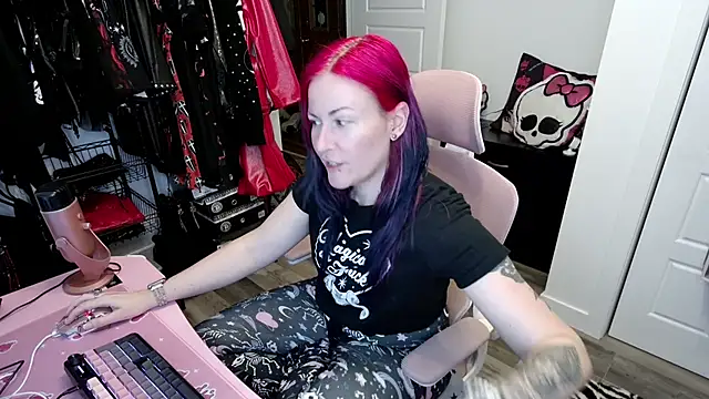 Snapshot of gennyrock chatting on October 12, 2025, 11:06 pm gennyrock online show from October 12, 2025, 11:06 pm