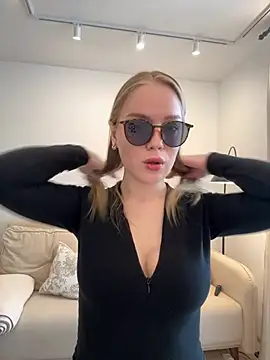 Snapshot of Little_Forest_ELF chatting on February 21, 2026, 7:54 am Little Forest ELF online show from February 21, 2026, 7:54 am