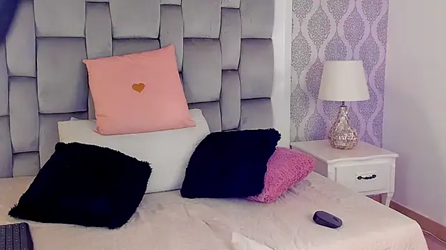 Snapshot of Charlotte__08 chatting on October 20, 2025, 7:14 pm Charlotte 08 online show from October 20, 2025, 7:14 pm