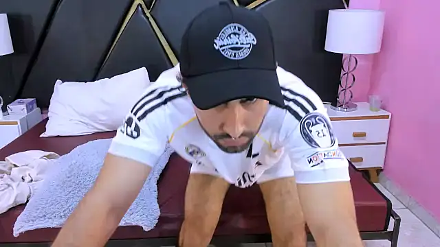 Snapshot of MilanZaire chatting on November 9, 2025, 9:30 pm MilanZaire online show from November 9, 2025, 9:30 pm