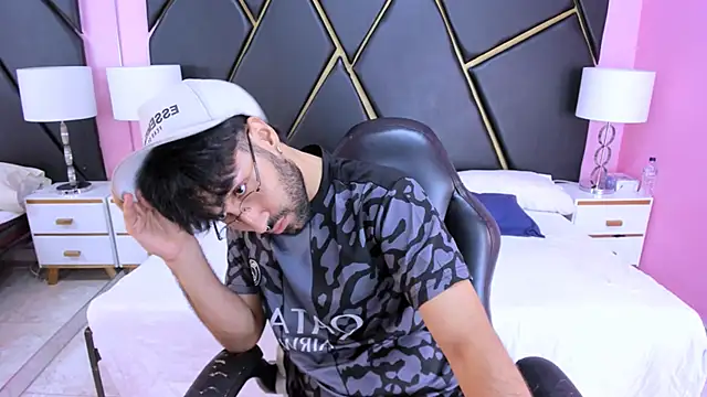 Snapshot of MilanZaire chatting on November 7, 2025, 3:00 am MilanZaire online show from November 7, 2025, 3:00 am