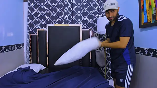 Snapshot of MilanZaire chatting on October 21, 2025, 12:43 am MilanZaire online show from October 21, 2025, 12:43 am