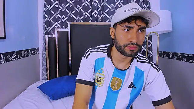 Snapshot of MilanZaire chatting on October 23, 2025, 12:53 am MilanZaire online show from October 23, 2025, 12:53 am