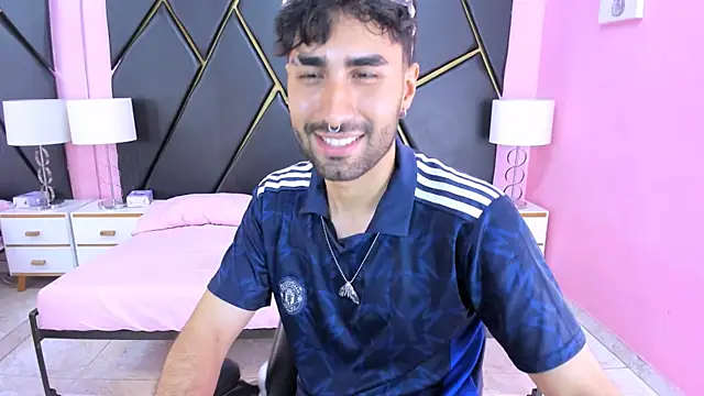 Snapshot of MilanZaire chatting on November 11, 2025, 11:53 pm MilanZaire online show from November 11, 2025, 11:53 pm