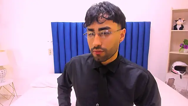 Snapshot of MilanZaire chatting on November 28, 2025, 11:27 pm MilanZaire online show from November 28, 2025, 11:27 pm