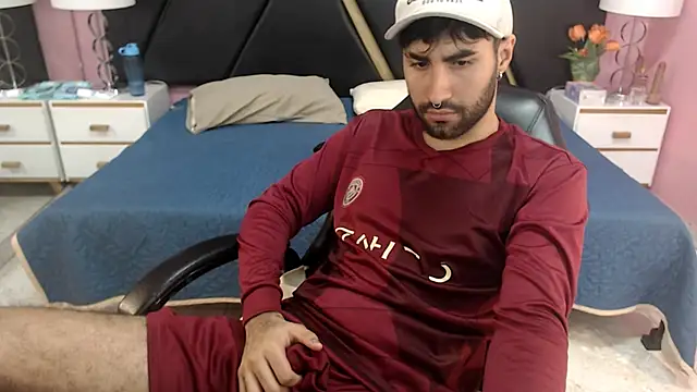 Snapshot of MilanZaire chatting on October 18, 2025, 9:50 pm MilanZaire online show from October 18, 2025, 9:50 pm