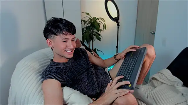 Snapshot of dimitri_targaryen chatting on December 20, 2024, 6:40 am dimitri targaryen online show from December 20, 2024, 6:40 am