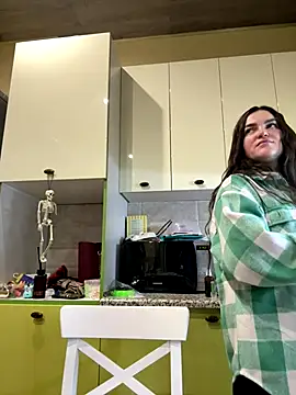 Karolina llove online show from October 17, 2025, 10:11 pm