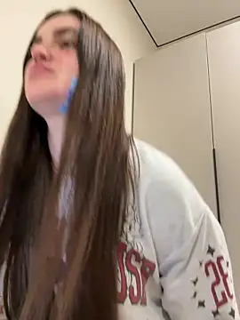 Karolina llove online show from November 30, 2025, 10:27 am