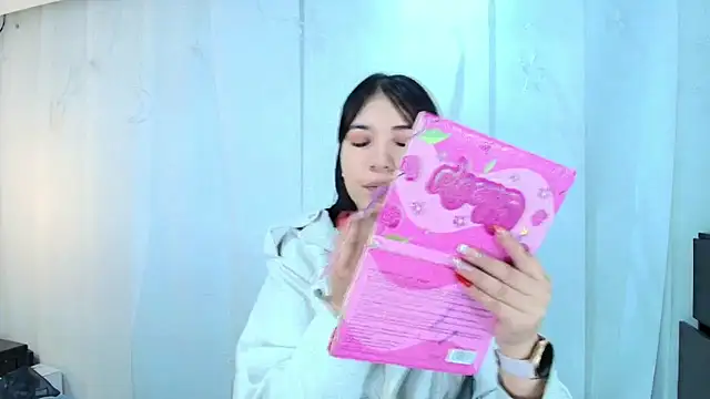 Snapshot of lina_bedoya_ chatting on October 11, 2025, 11:44 am lina bedoya online show from October 11, 2025, 11:44 am