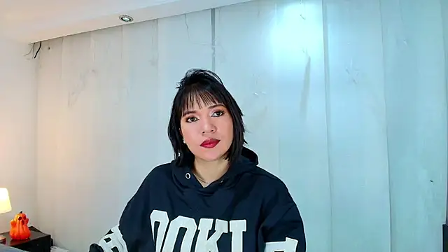 Snapshot of lina_bedoya_ chatting on October 16, 2025, 11:29 am lina bedoya online show from October 16, 2025, 11:29 am