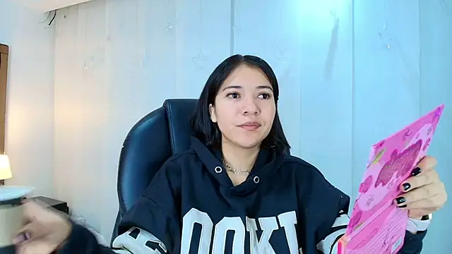 Snapshot of lina_bedoya_ chatting on December 2, 2025, 11:34 am lina bedoya online show from December 2, 2025, 11:34 am