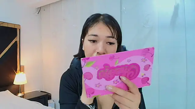 lina bedoya  online show from January 15, 2026, 11:46 am