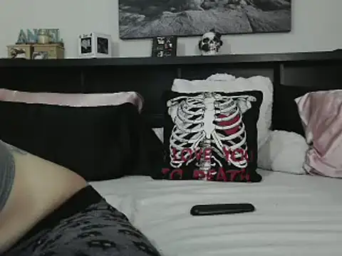 CrystalLakeXO online show from February 25, 2025, 5:19 am