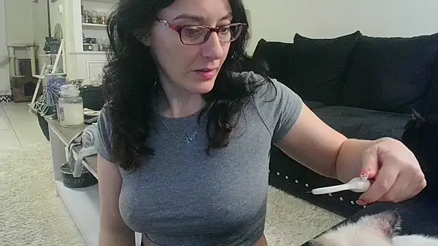 Snapshot of CrystalLakeXO chatting on October 27, 2025, 9:21 am CrystalLakeXO online show from October 27, 2025, 9:21 am