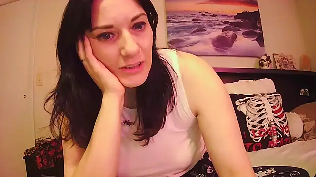 Snapshot of CrystalLakeXO chatting on November 6, 2025, 5:44 am CrystalLakeXO online show from November 6, 2025, 5:44 am