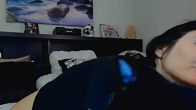 Snapshot of CrystalLakeXO chatting on October 16, 2025, 4:43 am CrystalLakeXO online show from October 16, 2025, 4:43 am