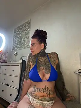 Snapshot of AileenInkOfficial chatting on November 13, 2025, 8:57 pm AileenInkOfficial online show from November 13, 2025, 8:57 pm