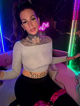 Snapshot of AileenInkOfficial chatting on October 19, 2025, 7:16 pm AileenInkOfficial online show from October 19, 2025, 7:16 pm