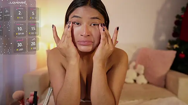 Snapshot of SaraParisi chatting on November 17, 2025, 10:47 pm SaraParisi online show from November 17, 2025, 10:47 pm