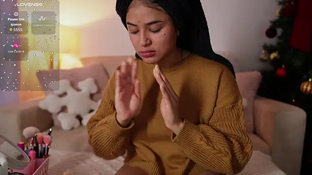 Snapshot of SaraParisi chatting on November 27, 2025, 10:43 pm SaraParisi online show from November 27, 2025, 10:43 pm