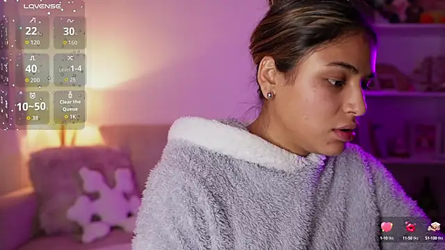 Snapshot of SaraParisi chatting on October 14, 2025, 11:25 pm SaraParisi online show from October 14, 2025, 11:25 pm