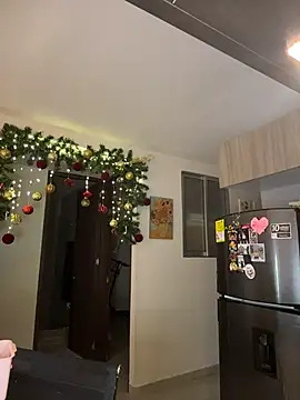 Snapshot of SaraParisi chatting on November 24, 2025, 10:54 pm SaraParisi online show from November 24, 2025, 10:54 pm