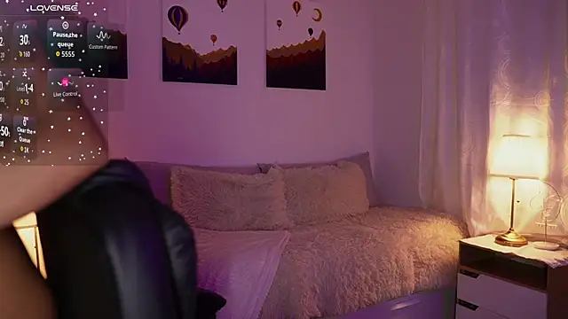 Snapshot of SaraParisi chatting on October 10, 2025, 10:54 pm SaraParisi online show from October 10, 2025, 10:54 pm