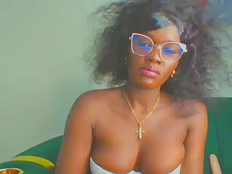 Snapshot of cutesmiling chatting on July 23, 2026, 11:11 pm cutesmiling online show from July 23, 2026, 11:11 pm