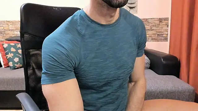 HotHunkTrainer online show from April 27, 2026, 8:12 am