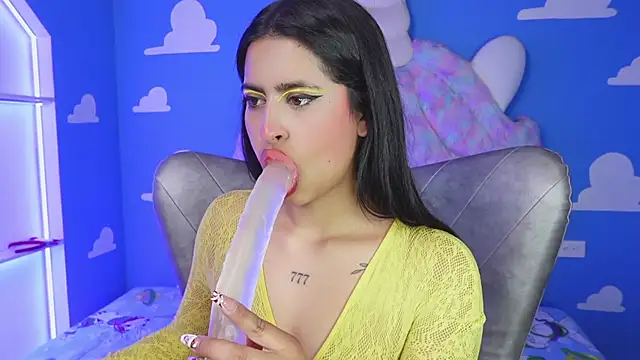 miss romyna online show from December 15, 2025, 11:05 am