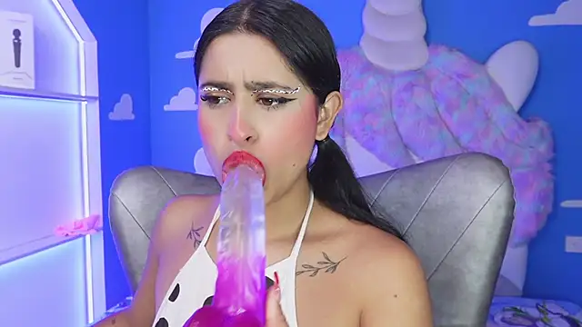 miss romyna online show from December 5, 2025, 10:36 am