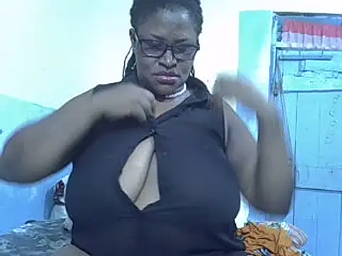 Snapshot of sexy_bigboobss chatting on October 26, 2025, 5:13 pm sexy bigboobss online show from October 26, 2025, 5:13 pm