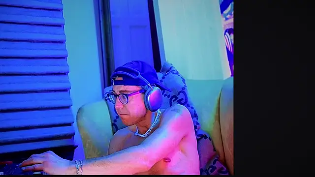 YouLikeBigDick9 online show from January 4, 2025, 9:32 am