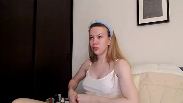 Scarlettford online show from November 15, 2025, 1:37 pm