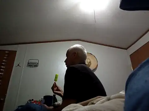 Xoc8  online show from December 18, 2025, 7:40 pm