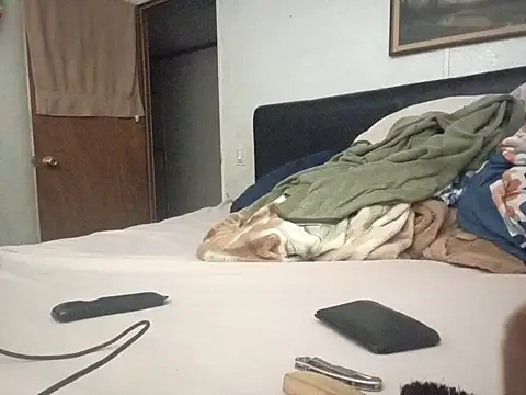 Xoc8  online show from December 5, 2025, 4:00 am