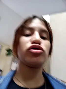 AnthonelaDuque online show from December 1, 2025, 11:33 am