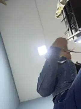 AnthonelaDuque online show from February 4, 2026, 11:38 am