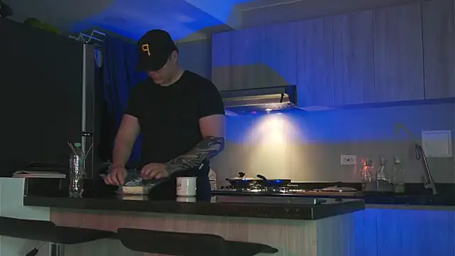 Snapshot of odin_blake chatting on February 12, 2025, 7:02 am odin blake online show from February 12, 2025, 7:02 am