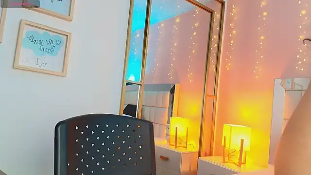 Snapshot of anahi_maite chatting on March 17, 2026, 7:17 pm anahi maite online show from March 17, 2026, 7:17 pm