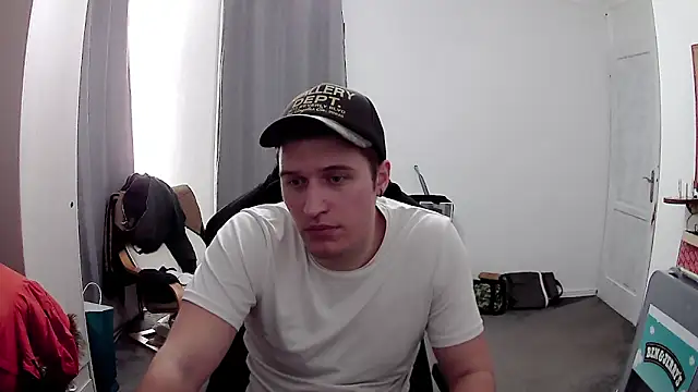 Snapshot of PKrisztian chatting on April 16, 2026, 8:42 pm PKrisztian online show from April 16, 2026, 8:42 pm