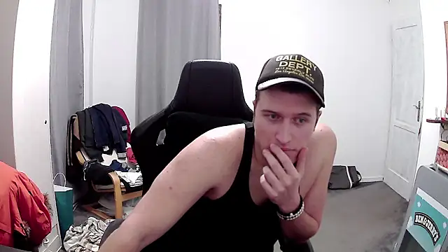 Snapshot of PKrisztian chatting on April 20, 2026, 8:10 pm PKrisztian online show from April 20, 2026, 8:10 pm